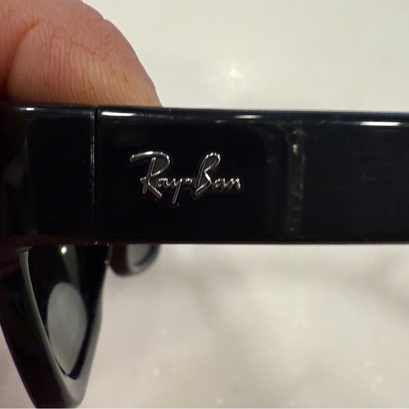 Ray Ban Unisex Sunglasses Polarized RB 4194 601 Black Rim / Green Lenses NWT - Picture 11 of 14